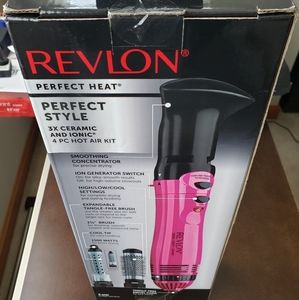 NEW - Revlon 3X Ceramic Smoothing & Volume Kit